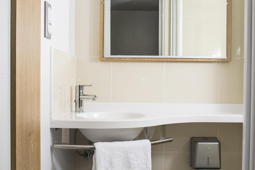 Hotel Inn Design Montluçon Habitación foto